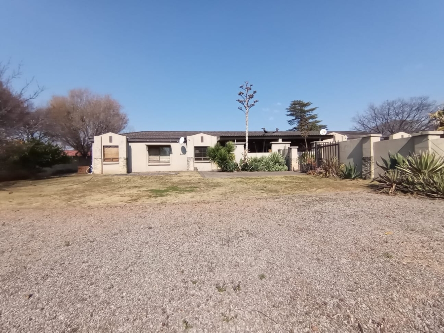 6 Bedroom Property for Sale in Vredefort Free State
